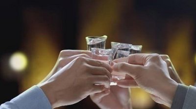 ​红酒喝起来很涩(红酒喝起来涩是不是不好)