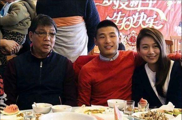 武磊妻子面相善良，贤惠持家又旺夫，是过日子的好女人！