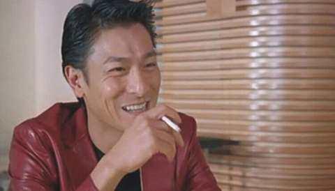 向华强敢让成龙下跪，竟然不敢惹这四个人，原来这几人背景太大了
