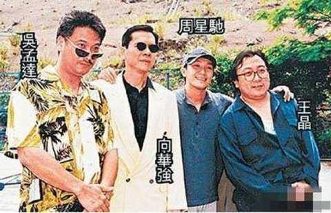 向华强敢让成龙下跪，竟然不敢惹这四个人，原来这几人背景太大了