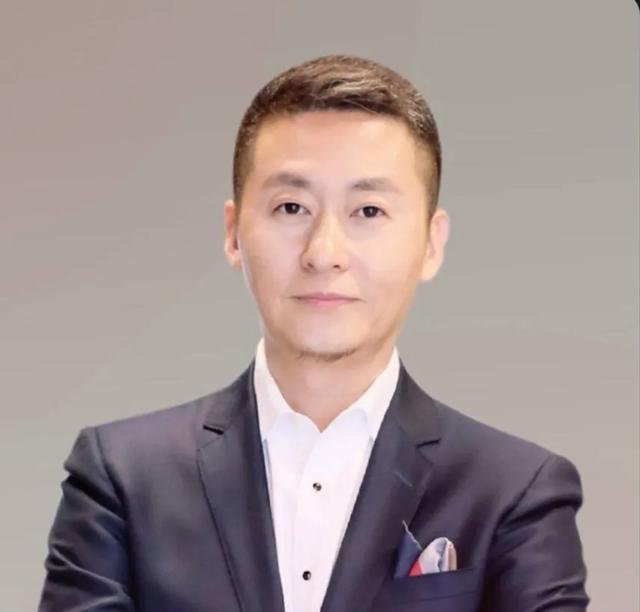 从电厂技术工人到央视主持人，姚雪松一步一个脚印，实现梦想