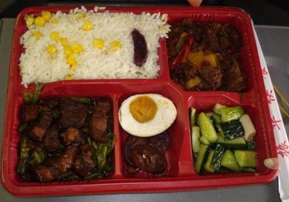 为什么高铁上的盒饭很少人买? 其实也就这几个原因, 大家别上当了