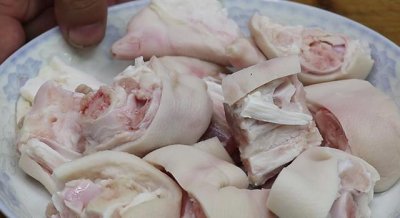 ​手把手教你做椒盐猪蹄，酥香软糯，腌制猪蹄有技巧，比饭店的好吃