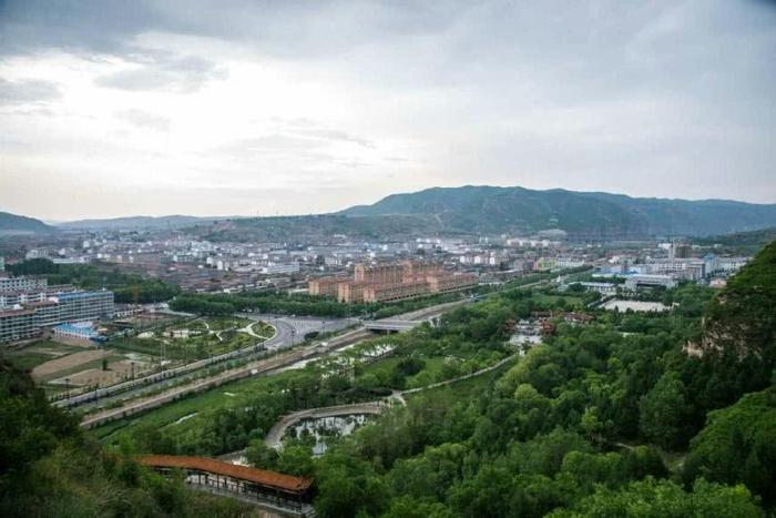 山西省岢岚县，地名源于贺兰山，中国第一个卫星发射基地所在地