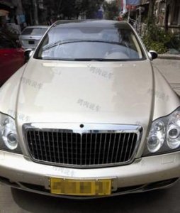 ​迈巴赫的车标被偷，不问不知道，一问：立标17万，尾标15万
