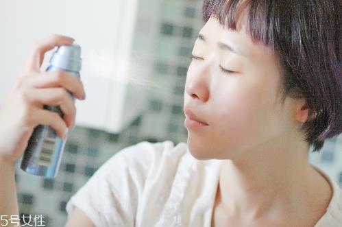 化妆后可以用防晒喷雾吗 化妆后要补防晒好