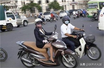​骑摩托车跟开汽车什么区别？