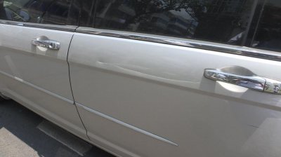 ​六旬男子心生不满 一夜之间划伤小区内19辆车
