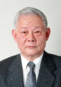 ​开国元帅叶剑英之子，从普通的车间工人做到广东省长，常吃大排档