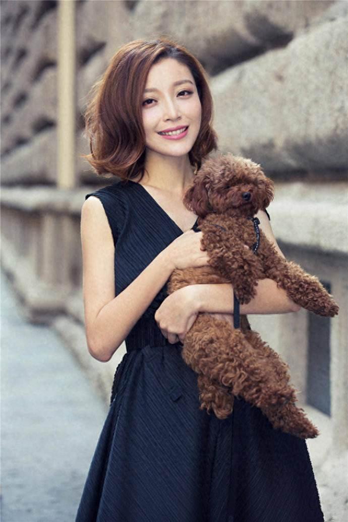 《我们都要好好的》薇薇安，高晓菲实力演绎职场罂粟花，美丽有毒