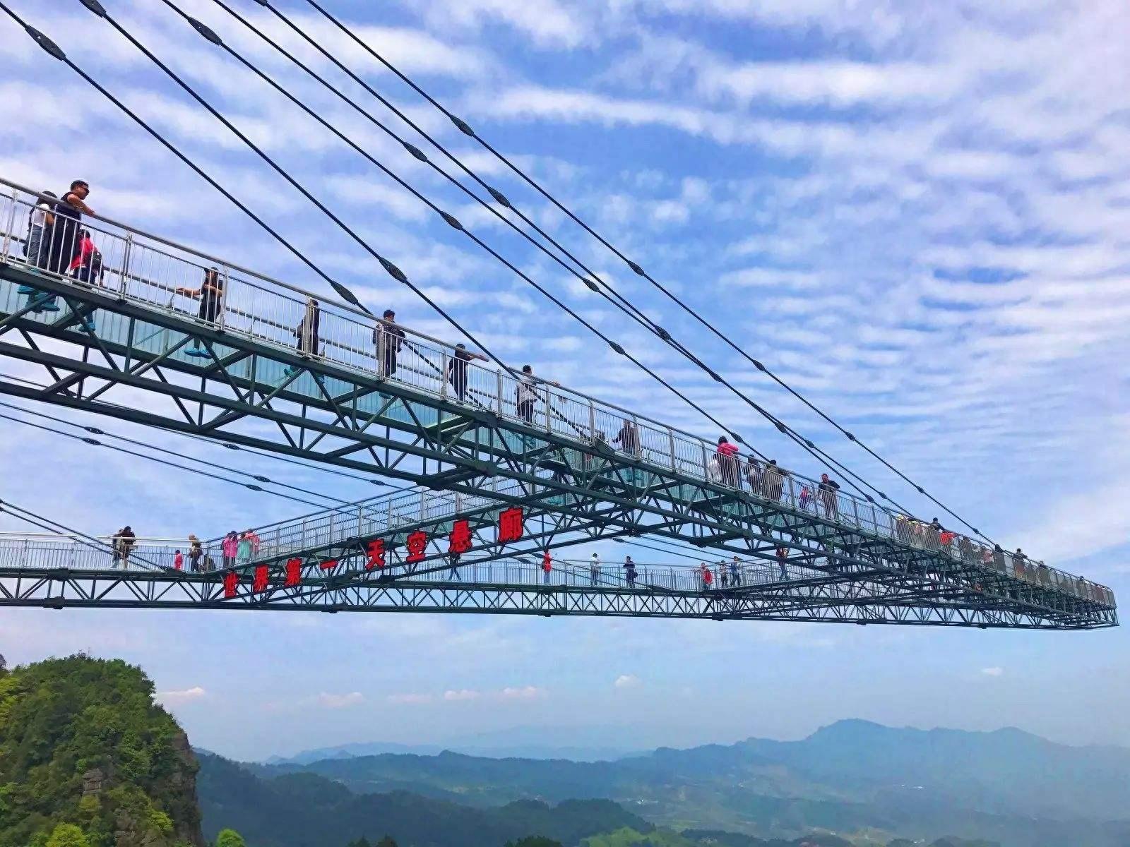 中国高空玻璃栈道大全，恐高者慎入！