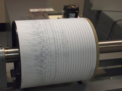​4.6级，5.1级！美国比珠峰还高的火山区地震频繁，要大规模喷发？