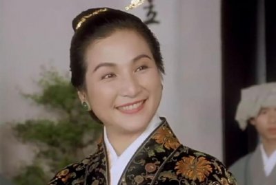 ​郑佩佩：香港一代女打星，曾是如日中天的侠女，为何无奈息影21年