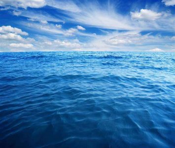 ​海水为什么是蓝色的？到底是反射天空颜色还是光散射效应？