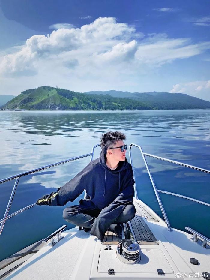 黄渤、杨幂、成龙、赵本山、小沈阳都唱过他的歌，他却一直不红？