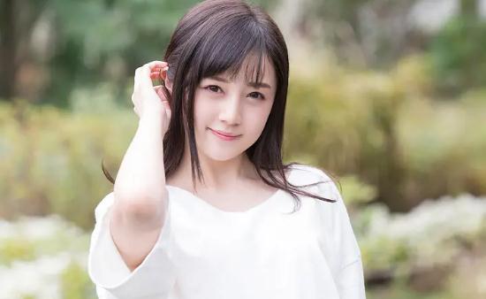 毛衣女是谁拍的 铃原爱蜜莉邻家女孩的气质