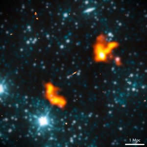 30亿光年外发现迄今为止最大的星系Alcyoneus 左右两瓣达到1630万光年