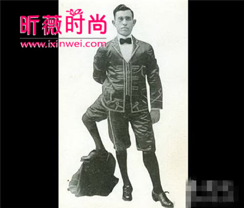 长了三条腿的人图片 长有3条腿的女人