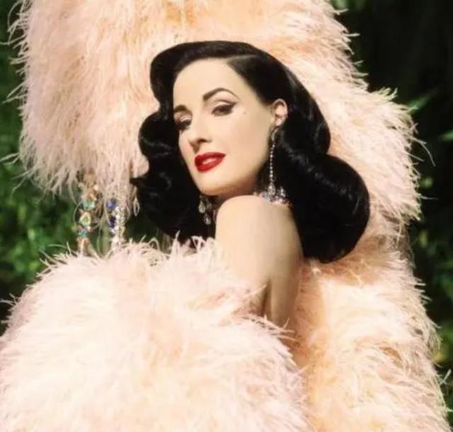 乌克兰最美舞娘(全球最贵的脱衣舞娘)(2)