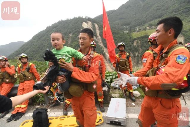 四川泸定地震已造成65人遇难(四川泸定地震已致82人遇难)(24)