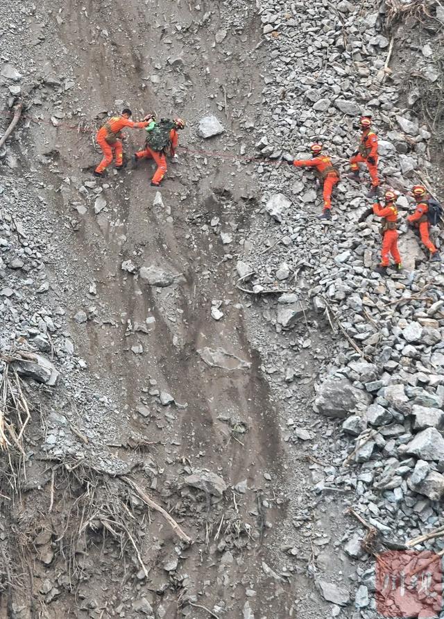 四川泸定地震已造成65人遇难(四川泸定地震已致82人遇难)(22)