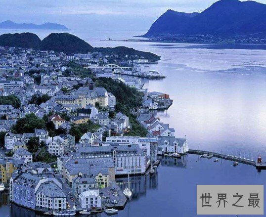 欧洲最大的半岛,大概有75万平方千米