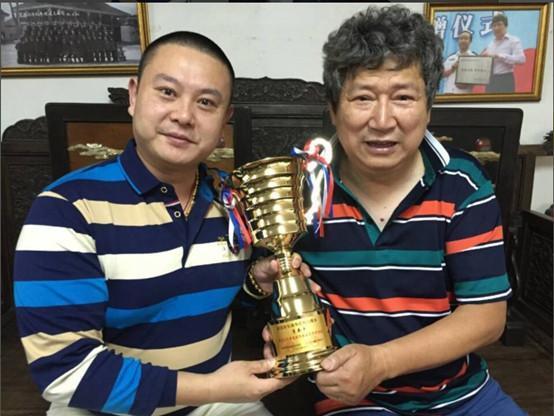 李春平娶好莱坞女星为妻得70亿遗产,拿来做公益,晚年却无人陪伴