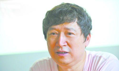 李春平娶好莱坞女星为妻得70亿遗产,拿来做公益,晚年却无人陪伴