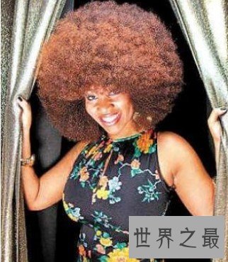 史上最大爆炸头,直径90厘米,周长1.5米,洗头都要两天才干!