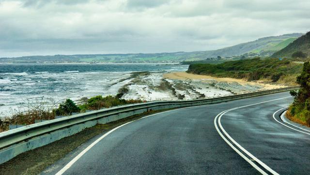 世界上最美的海滨公路,建于悬崖峭壁之间,有着此生难见的绝景