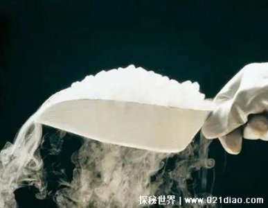 干冰有什么危险性,易冻伤易爆炸的危险品(使用干冰的注意事项)