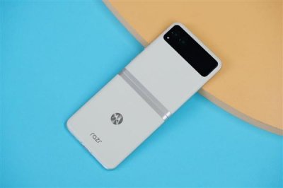 杀疯了!折叠屏不到 4000 moto razr 40 明天预售