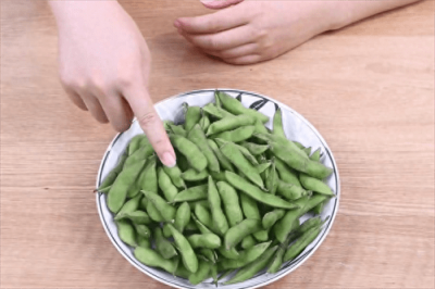 毛豆怎么好剥皮(毛豆怎么去皮最快方法)
