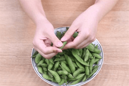 毛豆怎么好剥皮(毛豆怎么去皮最快方法)