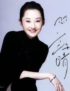 ​带你看看许晴的豪宅，家里布置跟宫殿一样，衣帽间摆满鞋子和包包