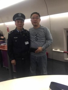 ​石家庄乘警往返八千里路，归还两万失物……