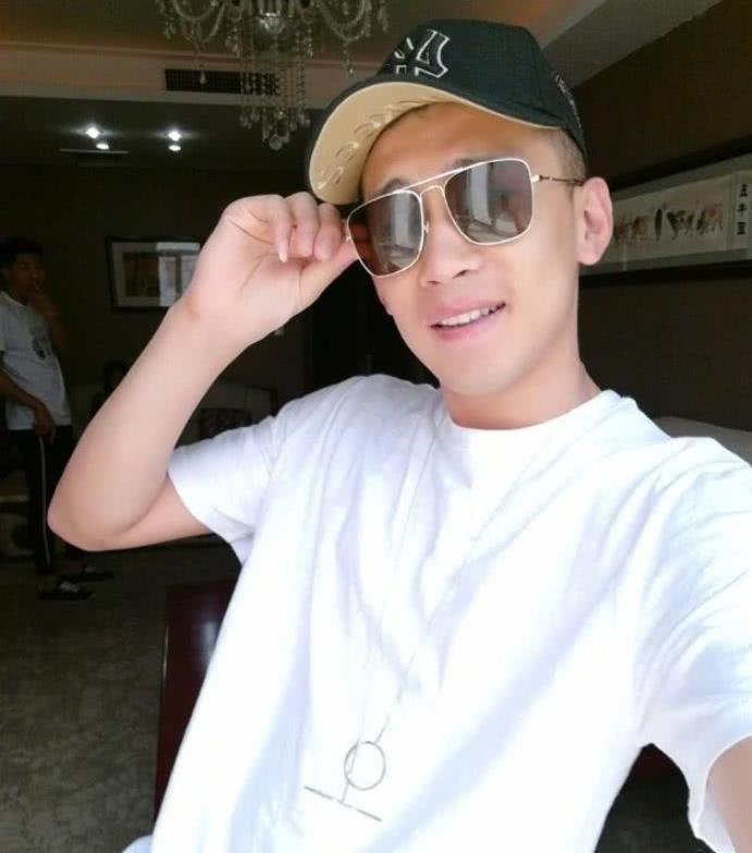 天佑小号开播再次被封,一下就是12年,网友:可以洗洗睡了!