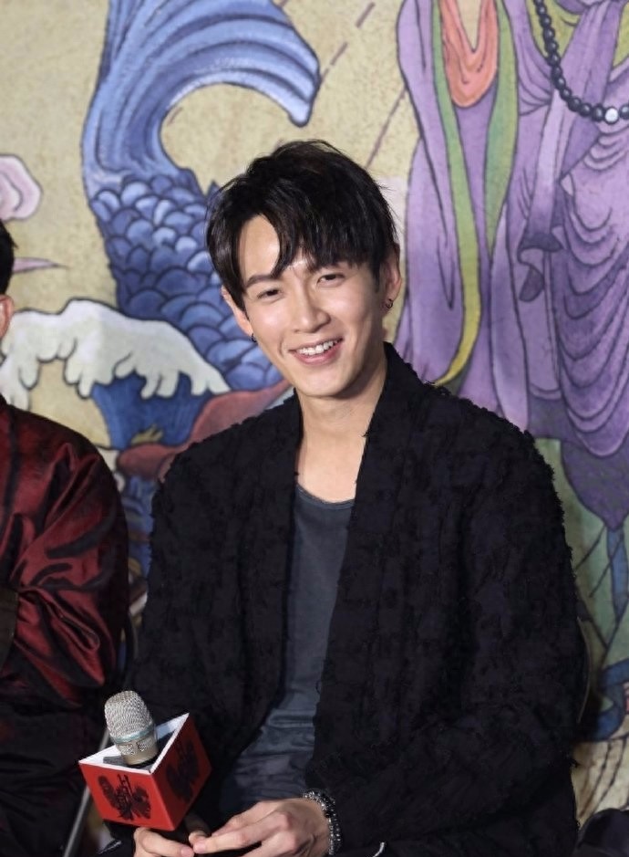 柯震东正式复出!吸毒后沉寂5年,如今样貌大变几乎认不出