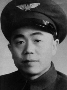 ​南京军区的首任空军司令员，任职期间被政委扣上“野心家”的帽子