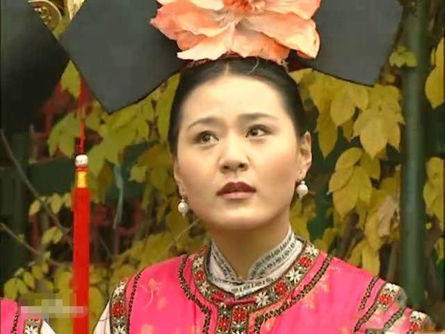 当年她给赵薇做配角，靠自己30岁成亿万富婆，39岁比赵薇美