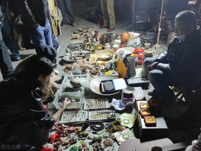 ​夜探深圳“鬼市”，凌晨出现天亮前消失，有经验的人月入10万