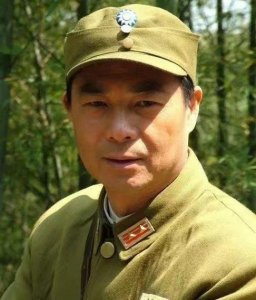 ​愚忠的可怜人——李副官