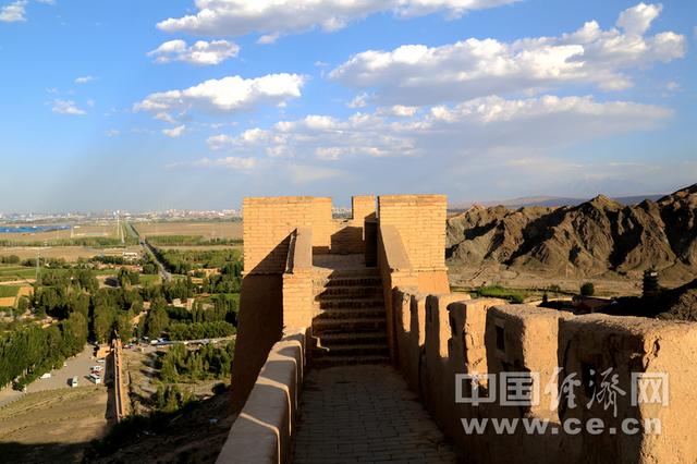 甘肃嘉峪关悬壁长城介绍(探访嘉峪关石关峡之悬壁长城)(4)