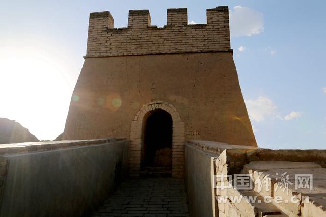 甘肃嘉峪关悬壁长城介绍(探访嘉峪关石关峡之悬壁长城)(3)