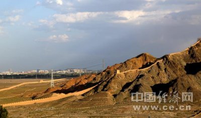 ​甘肃嘉峪关悬壁长城介绍（探访嘉峪关石关峡之悬壁长城）