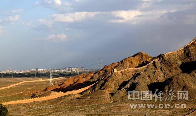甘肃嘉峪关悬壁长城介绍(探访嘉峪关石关峡之悬壁长城)(1)