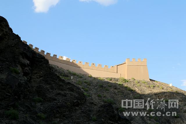 甘肃嘉峪关悬壁长城介绍(探访嘉峪关石关峡之悬壁长城)(5)
