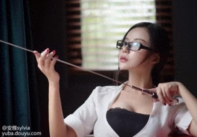 ​斗鱼女主播安雅Sylvia，直播解扣网友瞬间炸了