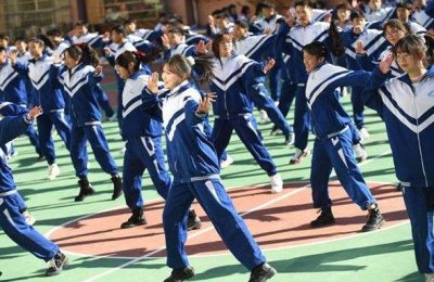 ​高中生校服手绘款式图（高中生手绘校服火了）