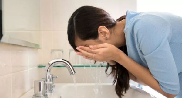 滴露洗手液能洗脸,洗手液可以洗脸不图1